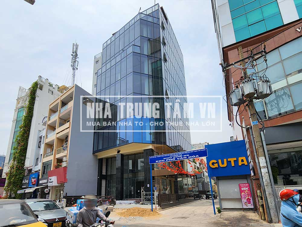 Tòa nhà văn phòng cao cấp tại 84 Huỳnh Văn Bánh, Phường 15, Quận Phú Nhuận